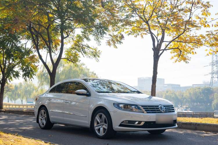 Used Volkswagen CC 2015 1.8TSI Prestige Model Front Right 45 Deg