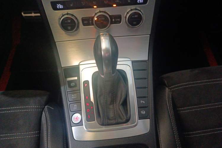 Used Volkswagen CC 2015 2.0 TSI Luxury Model Gear Lever