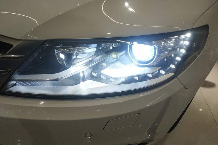 Used Volkswagen CC 2015 1.8TSI Prestige Model Left Front Headlight