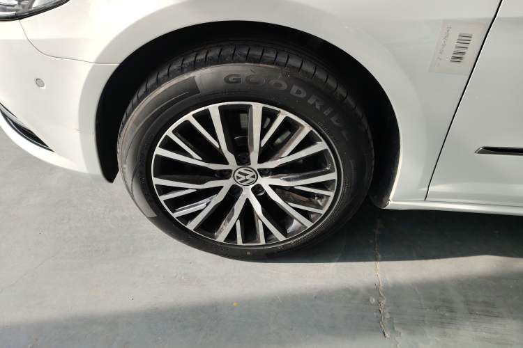 Used Volkswagen CC 2015 1.8TSI Luxury Model Left Front Wheel Hub