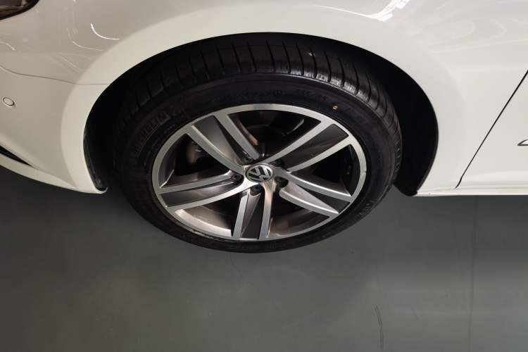 Used Volkswagen CC 2015 1.8TSI Luxury Model Left Front Wheel Hub