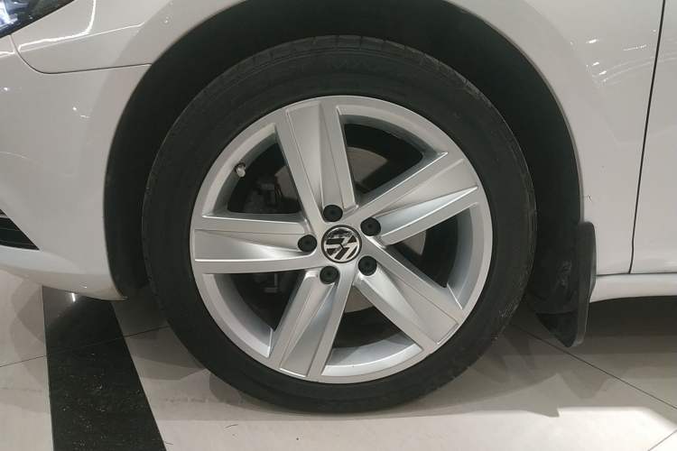 Used Volkswagen CC 2015 1.8TSI Prestige Model Left Front Wheel Hub