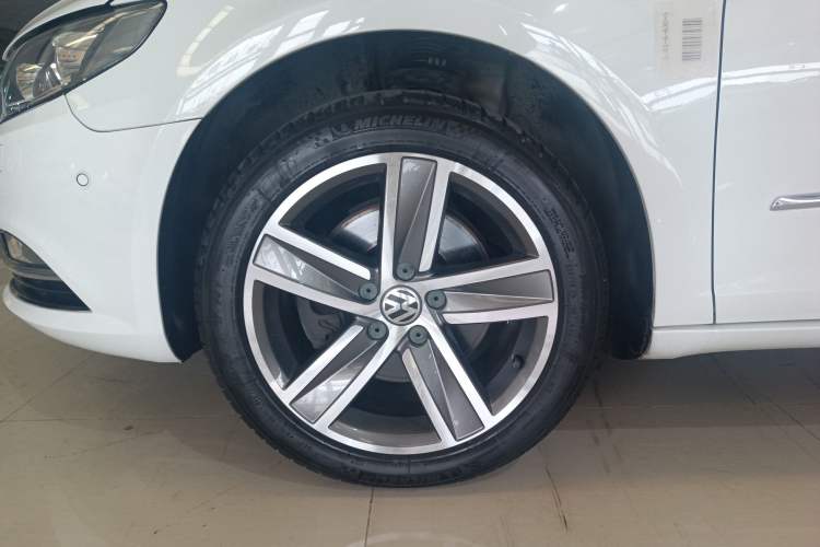 Used Volkswagen CC 2015 2.0 TSI Luxury Model Left Front Wheel Hub