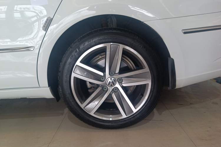 Used Volkswagen CC 2015 2.0 TSI Luxury Model Left Rear Wheel Hub