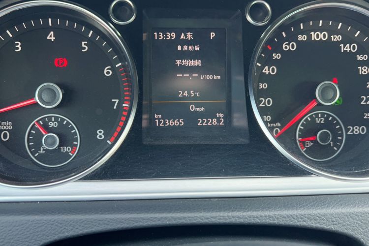 Used Volkswagen CC 2015 1.8TSI Luxury Model Odometer Close Up