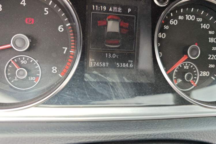 Used Volkswagen CC 2015 1.8TSI Luxury Model Odometer Close Up