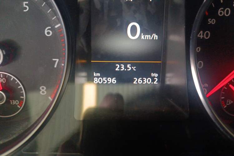 Used Volkswagen CC 2015 2.0 TSI Luxury Model Odometer Close Up