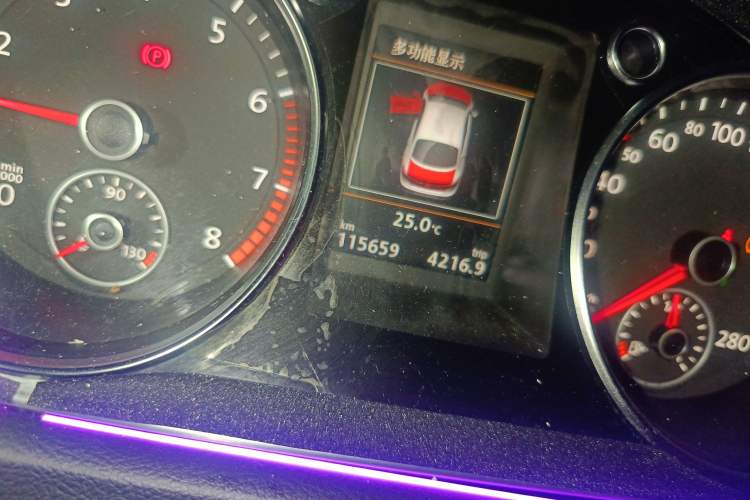 Used Volkswagen CC 2015 1.8TSI Luxury Model Odometer Close Up