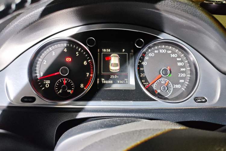 Used Volkswagen CC 2015 1.8TSI Luxury Model Odometer Close Up