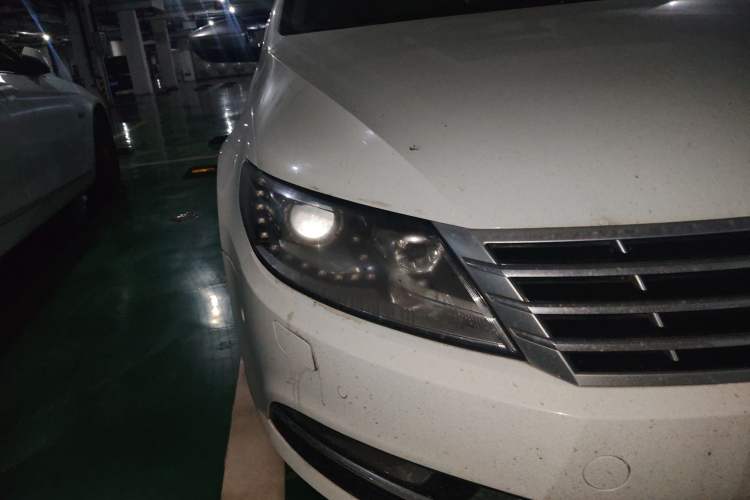 Used Volkswagen CC 2015 3.0 FSI V6 Right Front Headlight