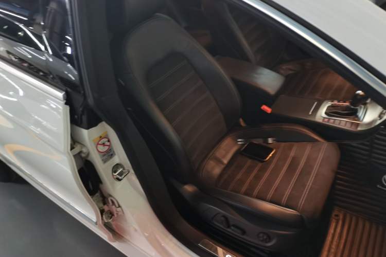 Used Volkswagen CC 2015 1.8TSI Luxury Model Right Front Seat