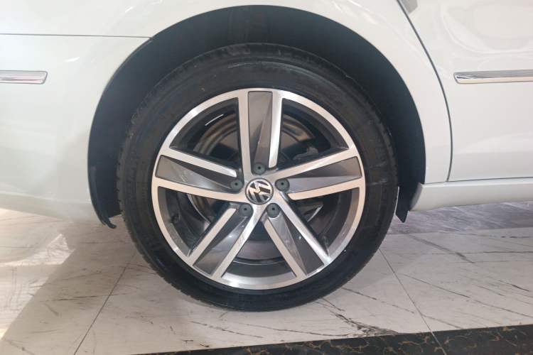 Used Volkswagen CC 2015 2.0 TSI Luxury Model Right Rear Wheel Hub
