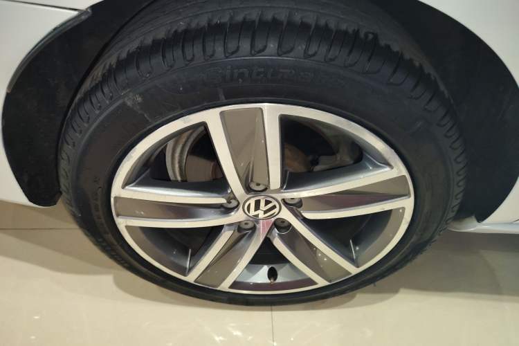 Used Volkswagen CC 2015 1.8TSI Luxury Model Right Rear Wheel Hub