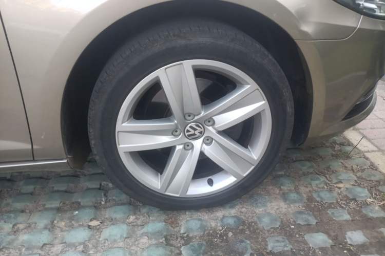 Used Volkswagen CC 2016 1.8TSI Prestige Model Right Front Wheel Hub