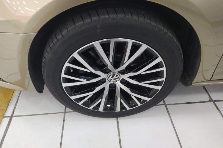 Used Volkswagen CC 2016 2.0 TSI Ultimate Edition Left Front Wheel Hub