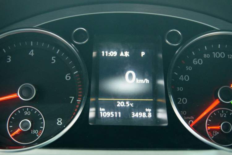 Used Volkswagen CC 2016 1.8TSI Luxury Model Odometer Close Up