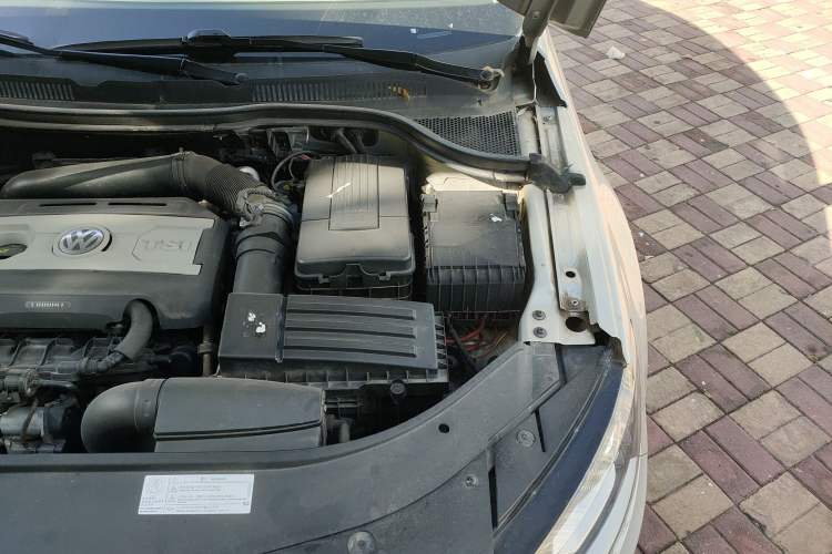 Used Volkswagen CC 2016 1.8TSI Luxury Model Engine Bay Left