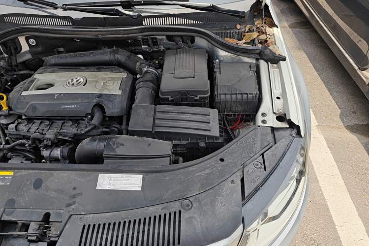 Used Volkswagen CC 2016 1.8TSI Luxury Model Engine Bay Left