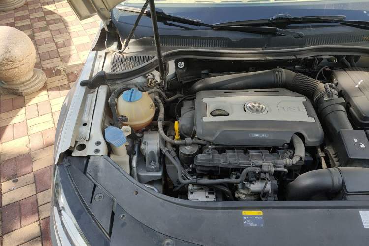 Used Volkswagen CC 2016 1.8TSI Luxury Model Engine Bay Right
