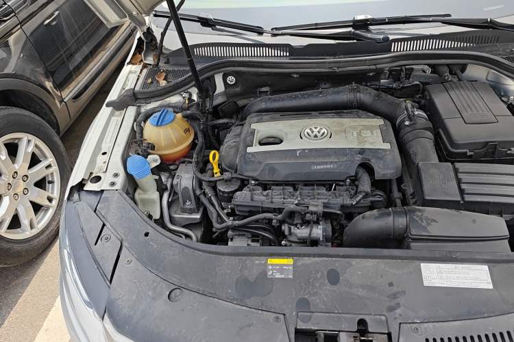 Used Volkswagen CC 2016 1.8TSI Luxury Model Engine Bay Right