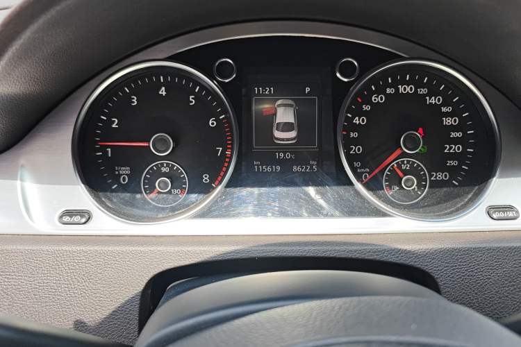 Used Volkswagen CC 2016 1.8TSI Luxury Model Odometer Close Up
