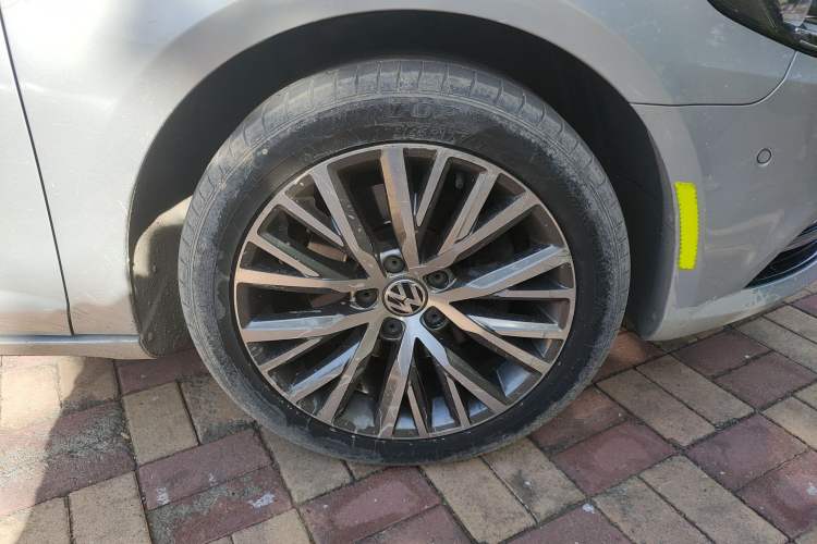 Used Volkswagen CC 2016 1.8TSI Luxury Model Right Front Wheel Hub