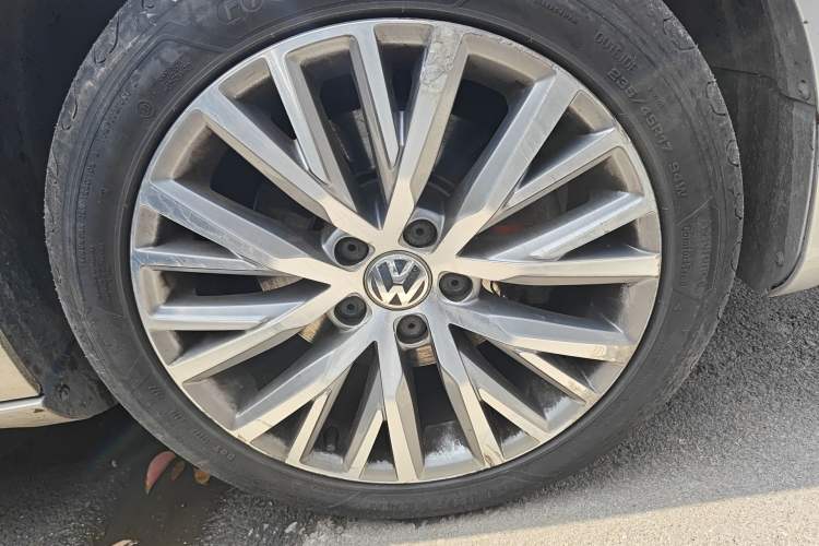 Used Volkswagen CC 2016 1.8TSI Luxury Model Right Front Wheel Hub