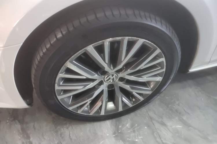 Used Volkswagen CC 2016 1.8TSI Luxury Model Left Front Wheel Hub