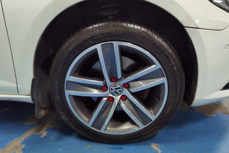 Used Volkswagen CC 2016 1.8TSI Luxury Model Left Front Wheel Hub