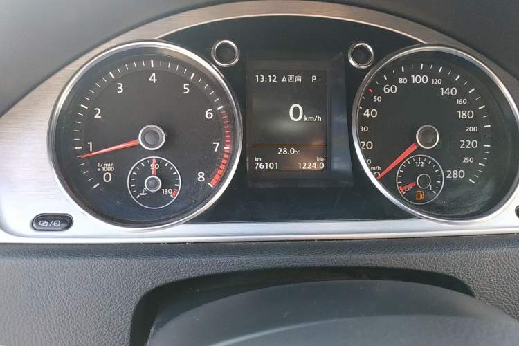 Used Volkswagen CC 2016 2.0 TSI Luxury Model Odometer Close Up