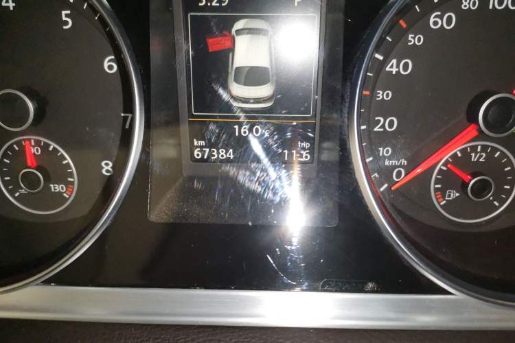 Used Volkswagen CC 2016 1.8TSI Luxury Model Odometer Close Up