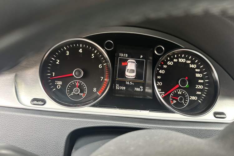 Used Volkswagen CC 2016 1.8TSI Luxury Model Odometer Close Up