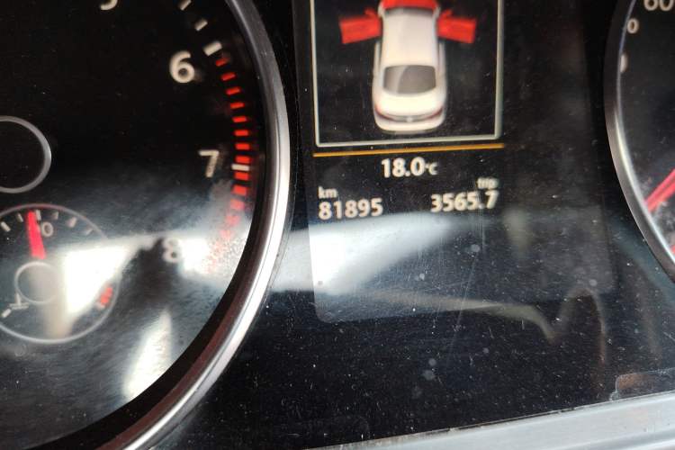 Used Volkswagen CC 2016 1.8TSI Luxury Model Odometer Close Up