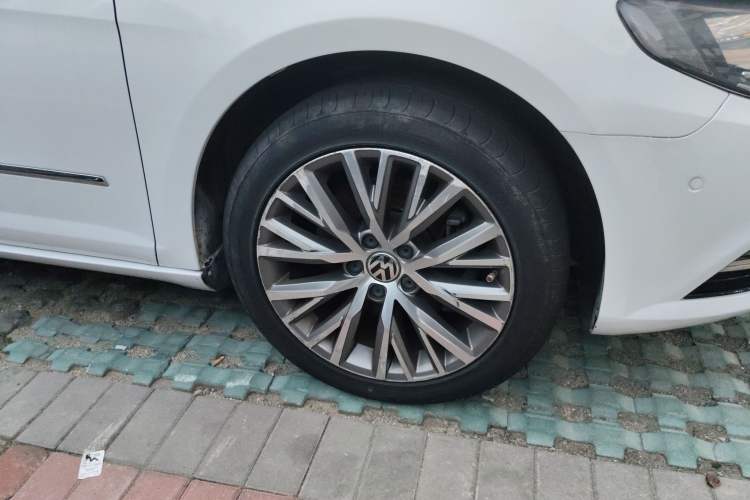 Used Volkswagen CC 2016 1.8TSI Luxury Model Right Front Wheel Hub