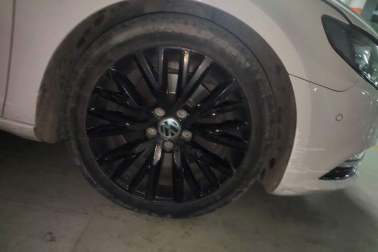 Used Volkswagen CC 2016 300TSI 25th Anniversary Edition Right Front Wheel Hub