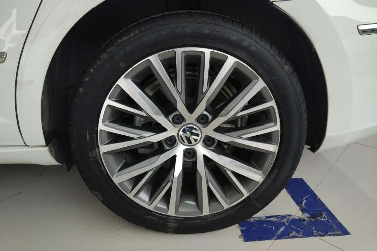 Used Volkswagen CC 2016 2.0 TSI Luxury Model Right Front Wheel Hub