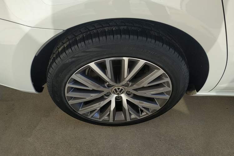 Used Volkswagen CC 2016 2.0 TSI Luxury Model Right Rear Wheel Hub