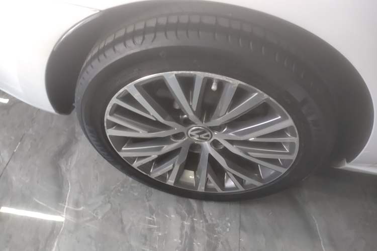 Used Volkswagen CC 2016 1.8TSI Luxury Model Right Rear Wheel Hub