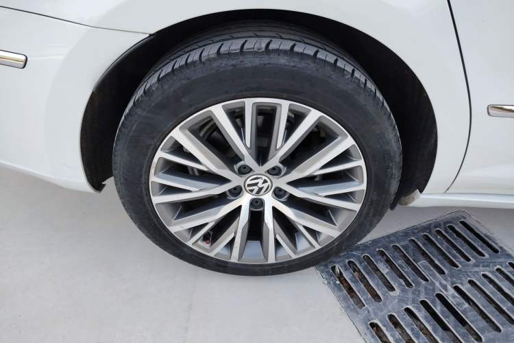 Used Volkswagen CC 2016 1.8TSI Luxury Model Right Rear Wheel Hub