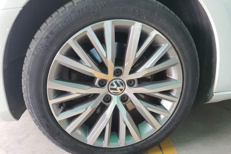 Used Volkswagen CC 2018 1.8TSI Luxury Model Left Front Wheel Hub
