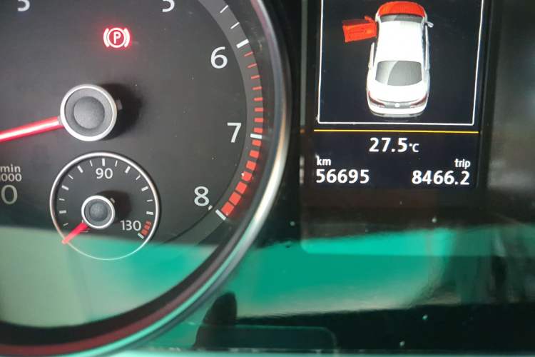 Used Volkswagen CC 2018 1.8TSI Luxury Model Odometer Close Up