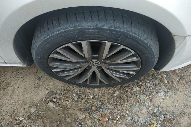 Used Volkswagen CC 2018 1.8TSI Luxury Model Right Front Wheel Hub