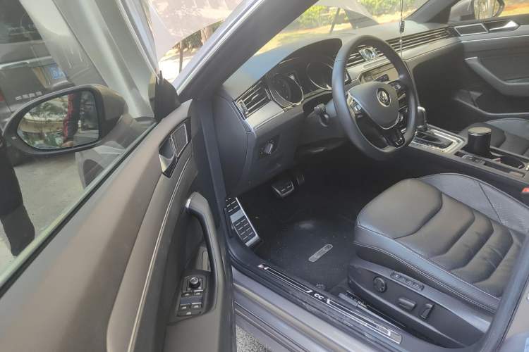 Used Volkswagen CC 2019 330TSI Glamour Edition China VI Driver Seat