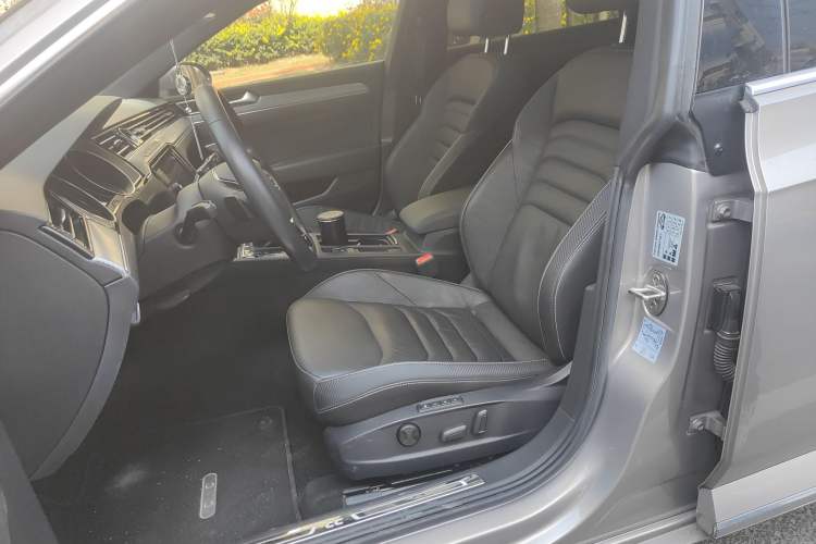 Used Volkswagen CC 2019 330TSI Glamour Edition China VI Left Front Seat
