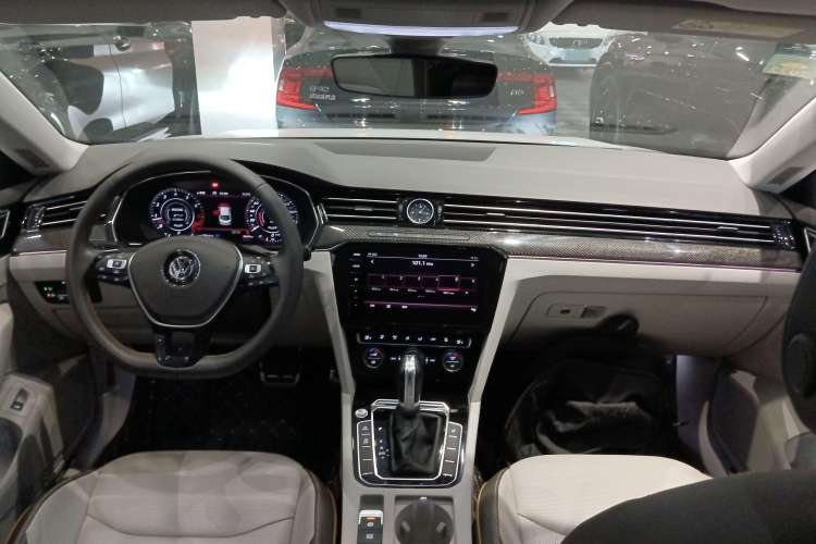 Used Volkswagen CC 2019 380TSI Yeyan Edition China V Standard Center Console