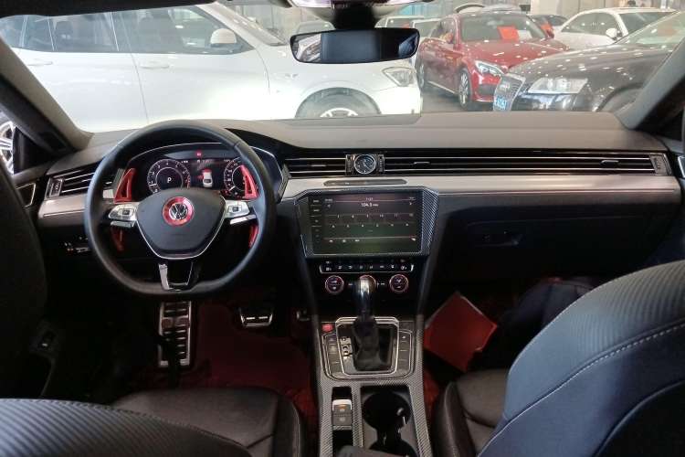 Used Volkswagen CC 2019 330TSI Glamour Edition China VI Center Console