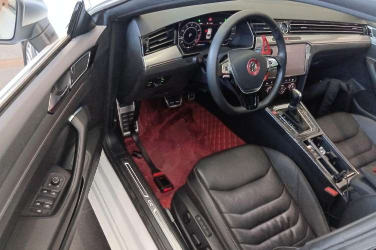 Used Volkswagen CC 2019 330TSI Glamour Edition China VI Driver Seat