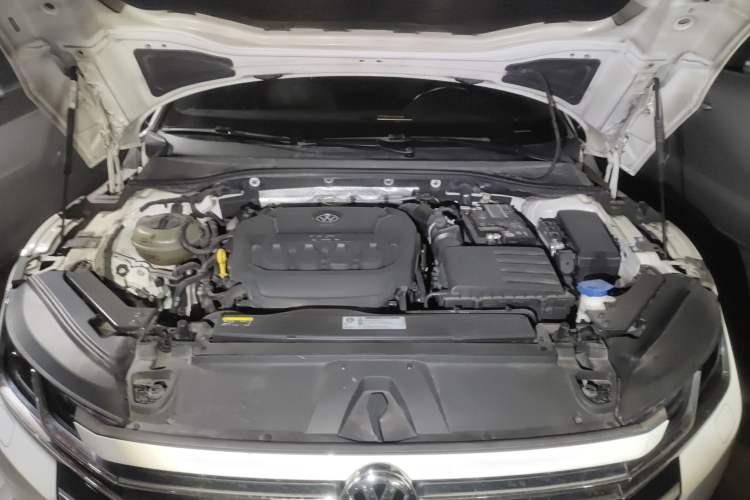 Used Volkswagen CC 2019 330TSI Glamour Edition China VI Engine Bay