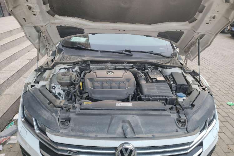 Used Volkswagen CC 2019 330TSI Glamour Edition China VI Engine Bay
