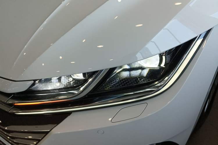 Used Volkswagen CC 2019 330TSI Glamour Edition China VI Left Front Headlight